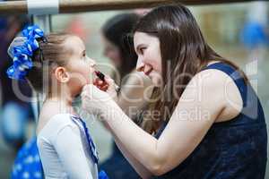 Mother makes make-up her daughter