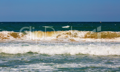 Ocean waves rolls ashore