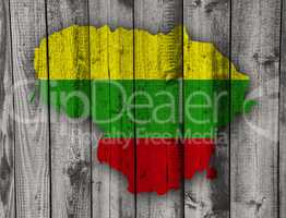 Karte und Fahne von Litauen auf verwittertem Holz