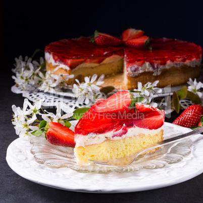 Strawberry-cream-cake