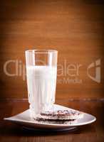 Puffed rice cookies and milk