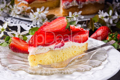 Strawberry-cream-cake