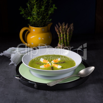 Asparagus cream soup with egg