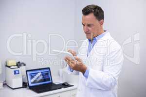 Attentive dentist using digital tablet