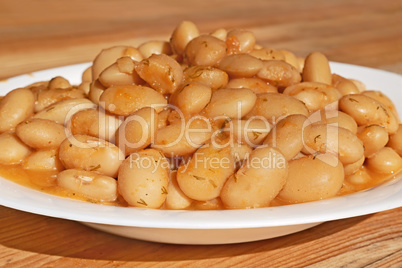Dish of kidney beans in a white plate