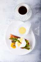 Poached egg and asparagus