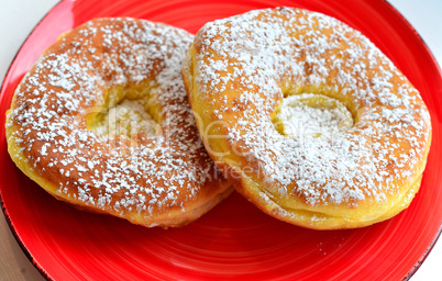 frisch gebackene Ausgezogene Küchle Krapfen