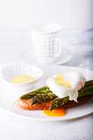 Poached egg and asparagus