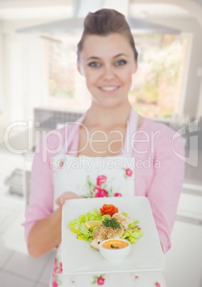 cook woman showing the plate