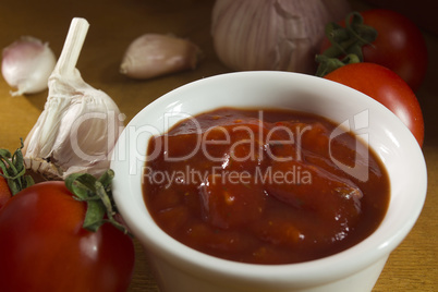 Tomato sauce with garlic