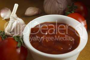 Tomato sauce with garlic