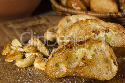 Fried garlic bread