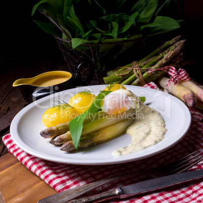 asparagus with wild garlic and poshed egg