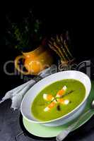 Asparagus cream soup with egg