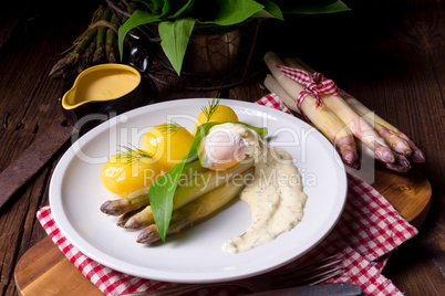 asparagus with wild garlic and poshed egg