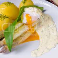 asparagus with wild garlic and poshed egg