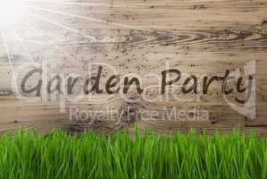 Sunny Wooden Background, Gras, Text Garden Party