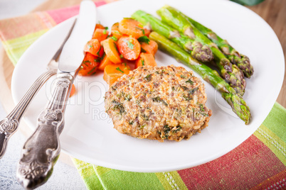 Meat rissole with glazed carrots