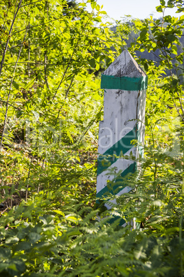 wooden border pillar