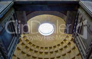 Entering in the roman Pantheon