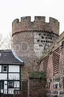 Stadtmauer von Zons mit dem Krötschenturm