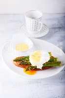 Poached egg and asparagus