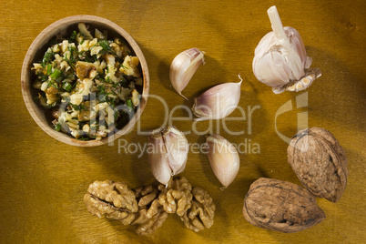 Nuts with garlic