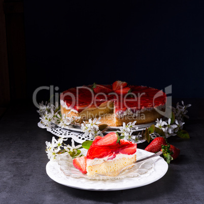 Strawberry-cream-cake