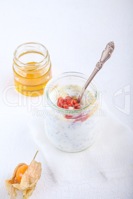 Yoghurt with goji berries, chia seeds and honey