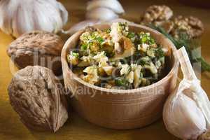 Nuts with garlic