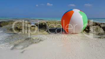 v01043 Maldives beautiful beach background white sandy tropical paradise island with blue sky sea water ocean 4k ball