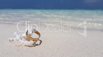 v01051 Maldives beautiful beach background white sandy tropical paradise island with blue sky sea water ocean 4k gold wedding ring coral