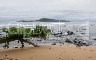 Praia Inhame an einem bedeckten und regnerischen Tag, Sao Tome und Principe, Afrika
