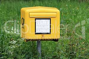 gelber Briefkasten der deutschen Post
