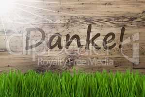 Sunny Wooden Background, Gras, Danke Means Thank You