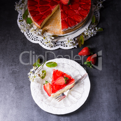 Strawberry-cream-cake