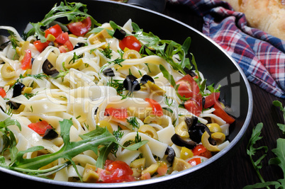 Pasta with olives and tomatoes