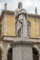 Statue Dante Alighieri in Verona, Italien