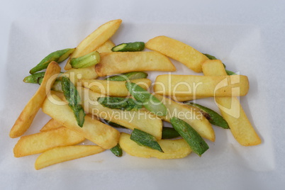 Pommes mit gebratenem Spargel