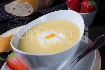 Asparagus cream soup with egg