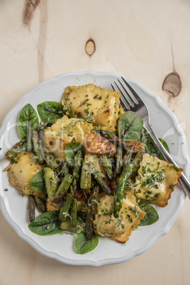 Ricotta Tortellini mit Spargel