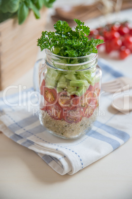 Quinoa Salat im Glas