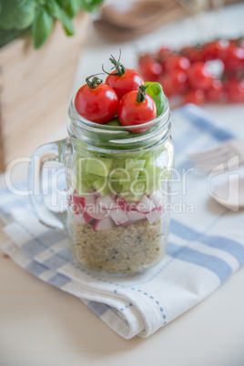 Quinoa Salat im Glas