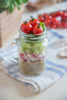 Quinoa Salat im Glas