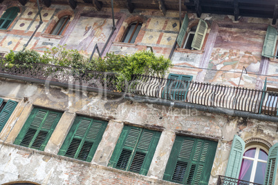 Fassaden an der Piazza Erbe in Verona, Italien
