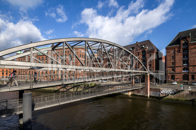 speicherstadt brücke in hamburg