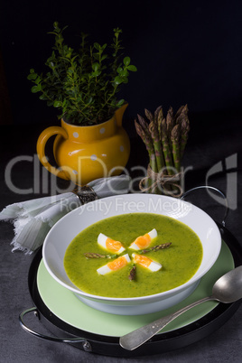 Asparagus cream soup with egg