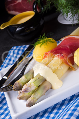 Asparagus with potatoes and parma ham