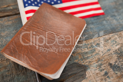 Visa and American flag on a wooden table