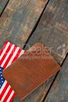 Visa and American flag on a wooden table